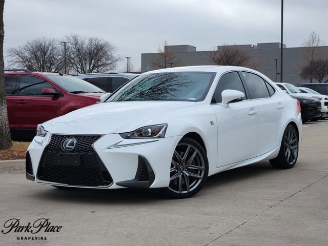 2017 Lexus IS Base's photo