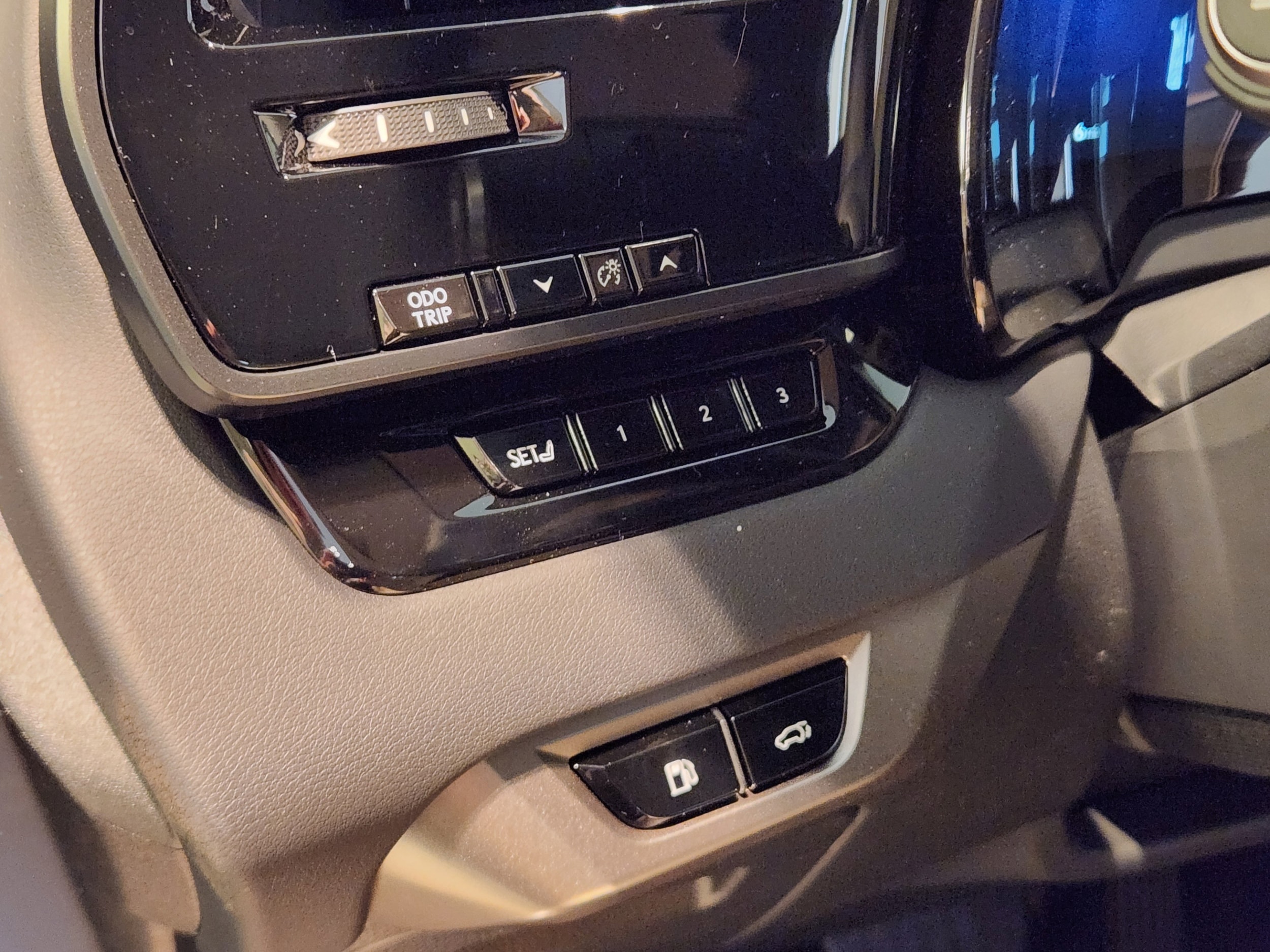 2026 Lexus RX 450h+ Luxury - Photo 12
