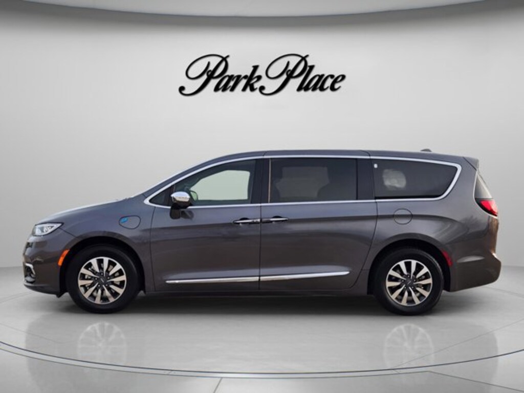 Used 2022 Chrysler Pacifica Hybrid Limited Van Passenger Van