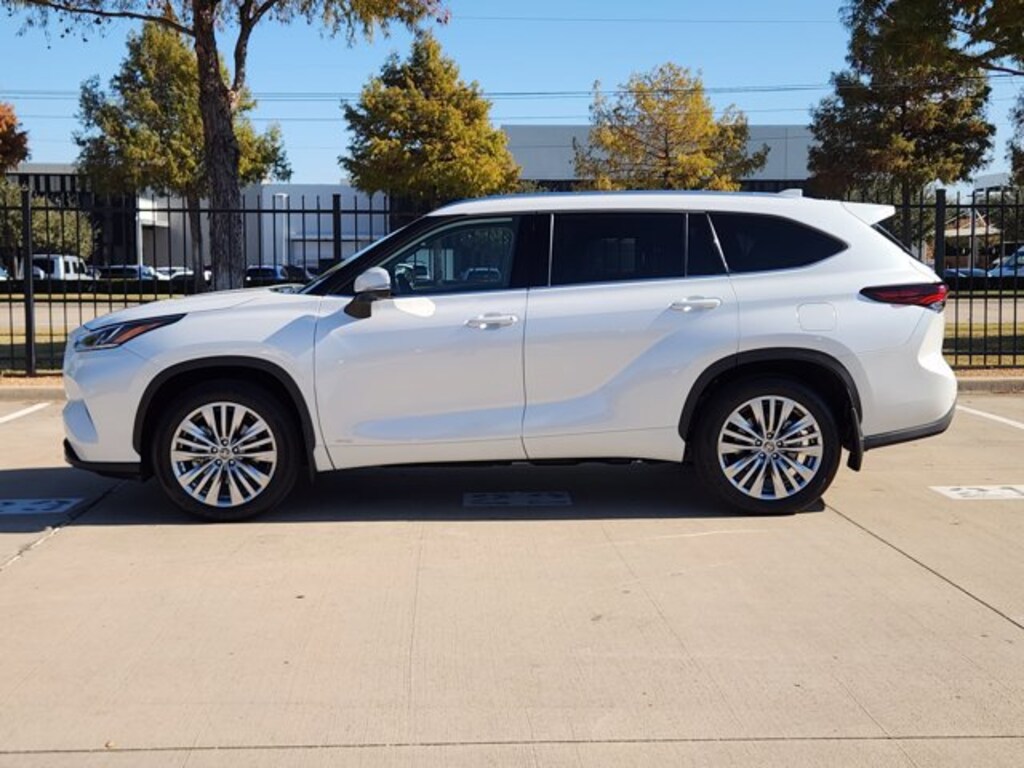 Used 2025 Toyota Highlander Hybrid Platinum SUV