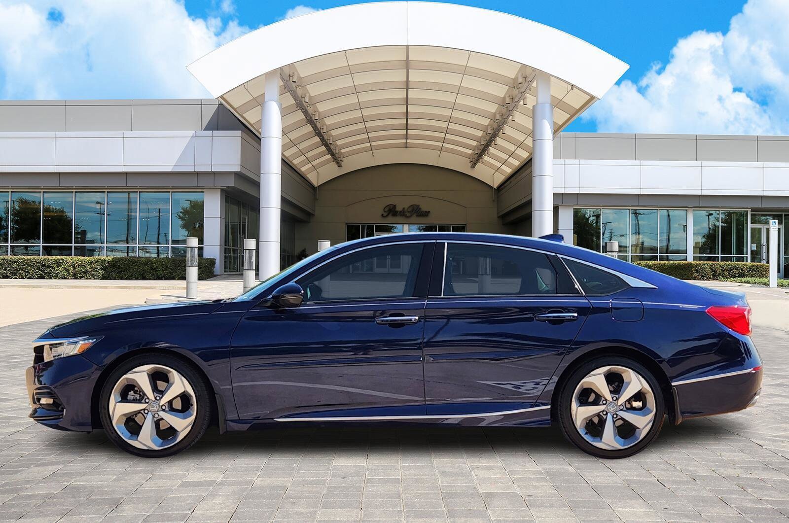 2018 Honda Accord Touring photo 3