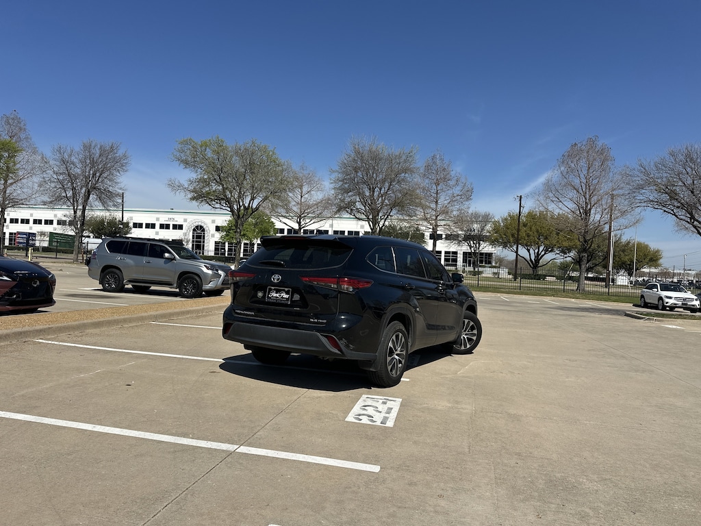 Used 2020 Toyota Highlander XLE SUV