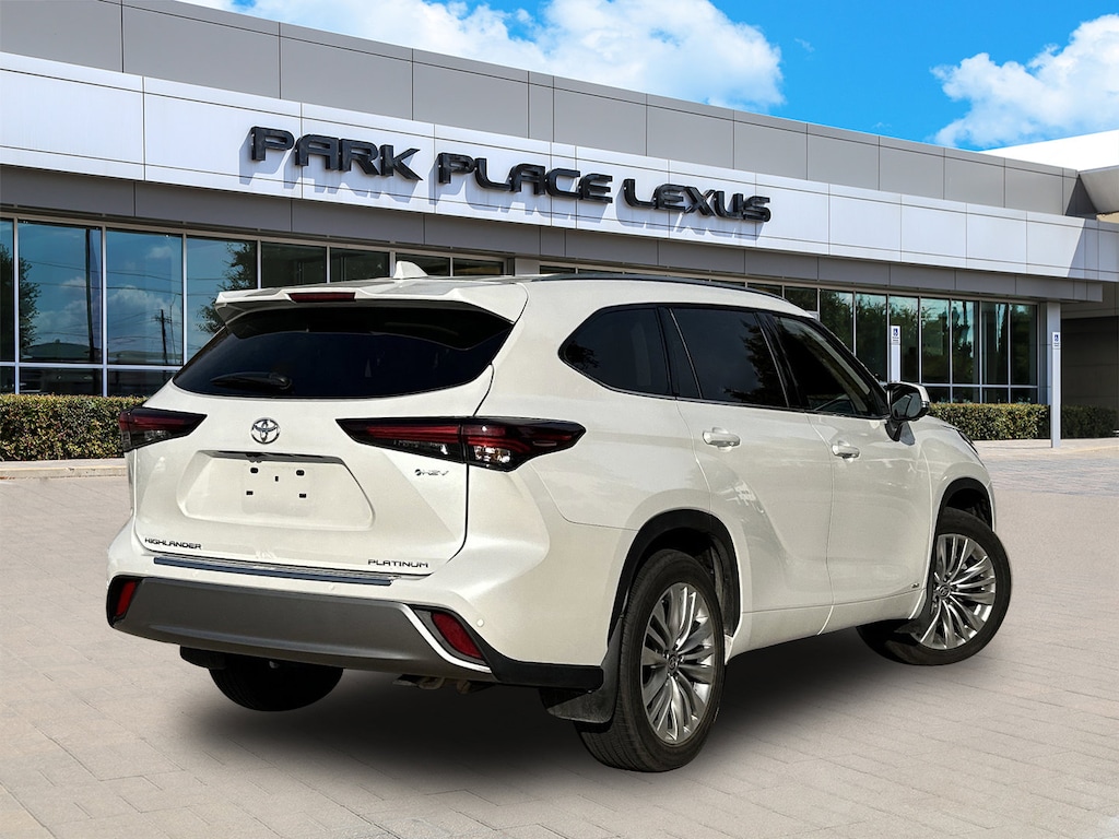 Used 2025 Toyota Highlander Hybrid Platinum SUV