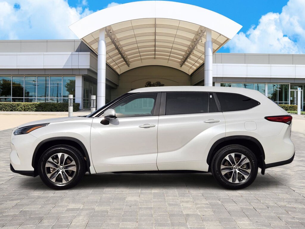 Used 2023 Toyota Highlander XLE SUV