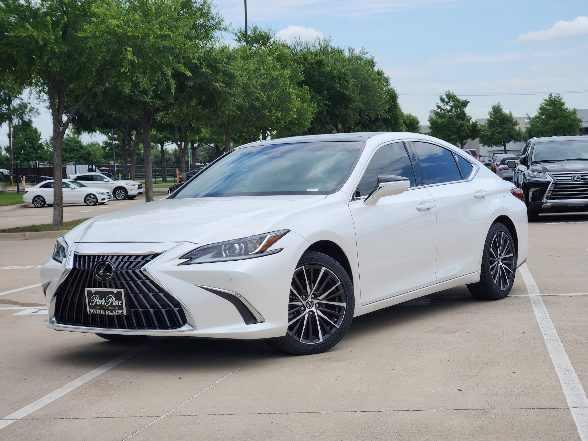 2024 Lexus ES 350 350's photo
