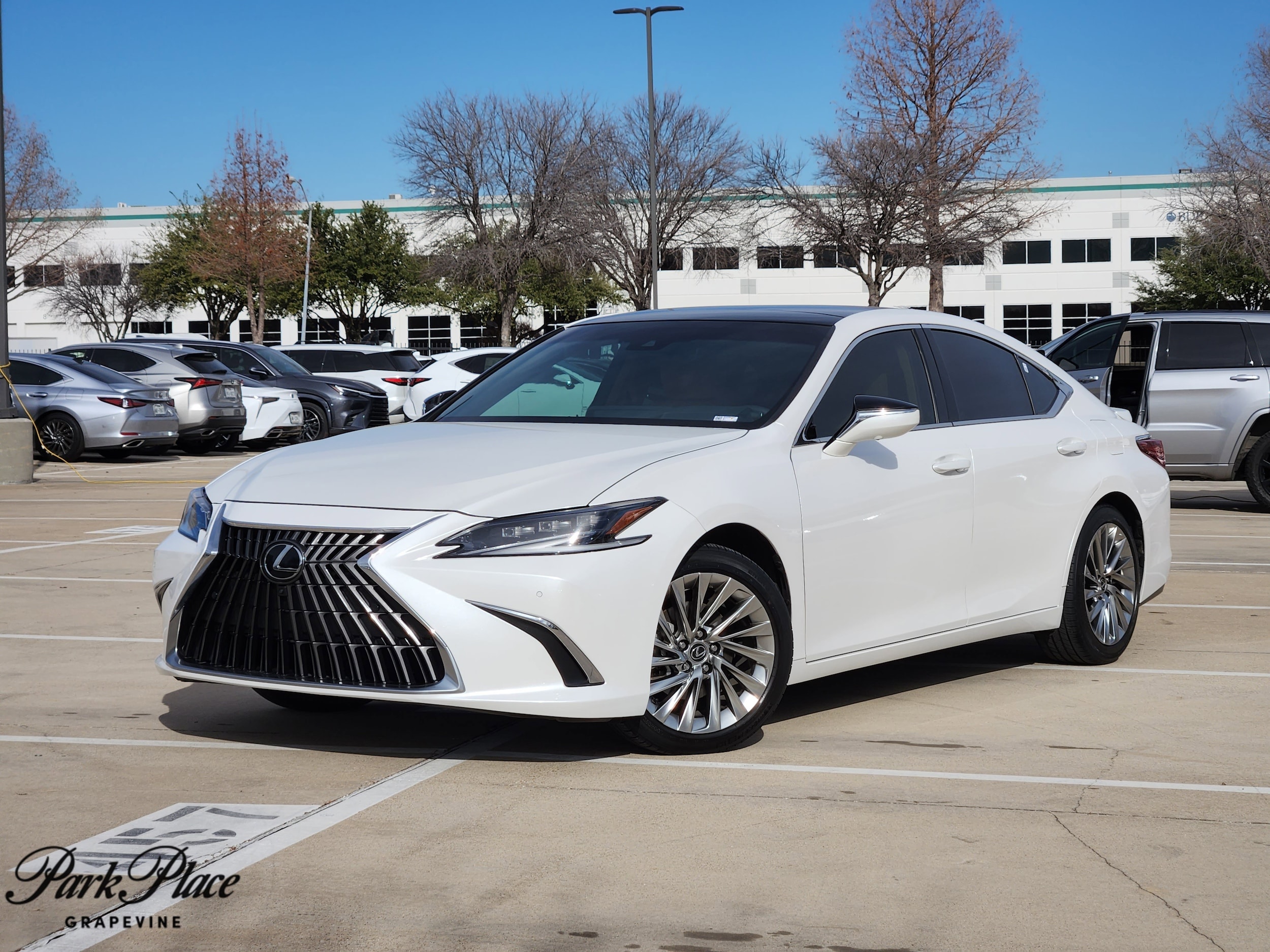2023 Lexus ES 350 Ultra Luxury's photo
