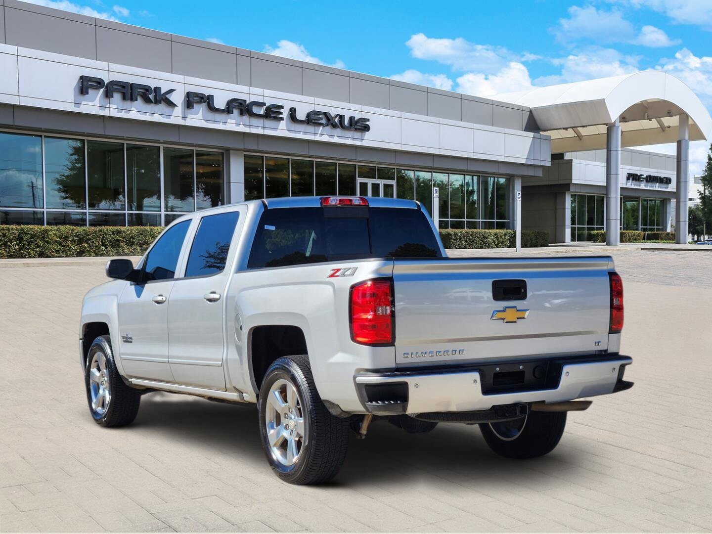 2018 Chevrolet Silverado 1500 LT photo 4