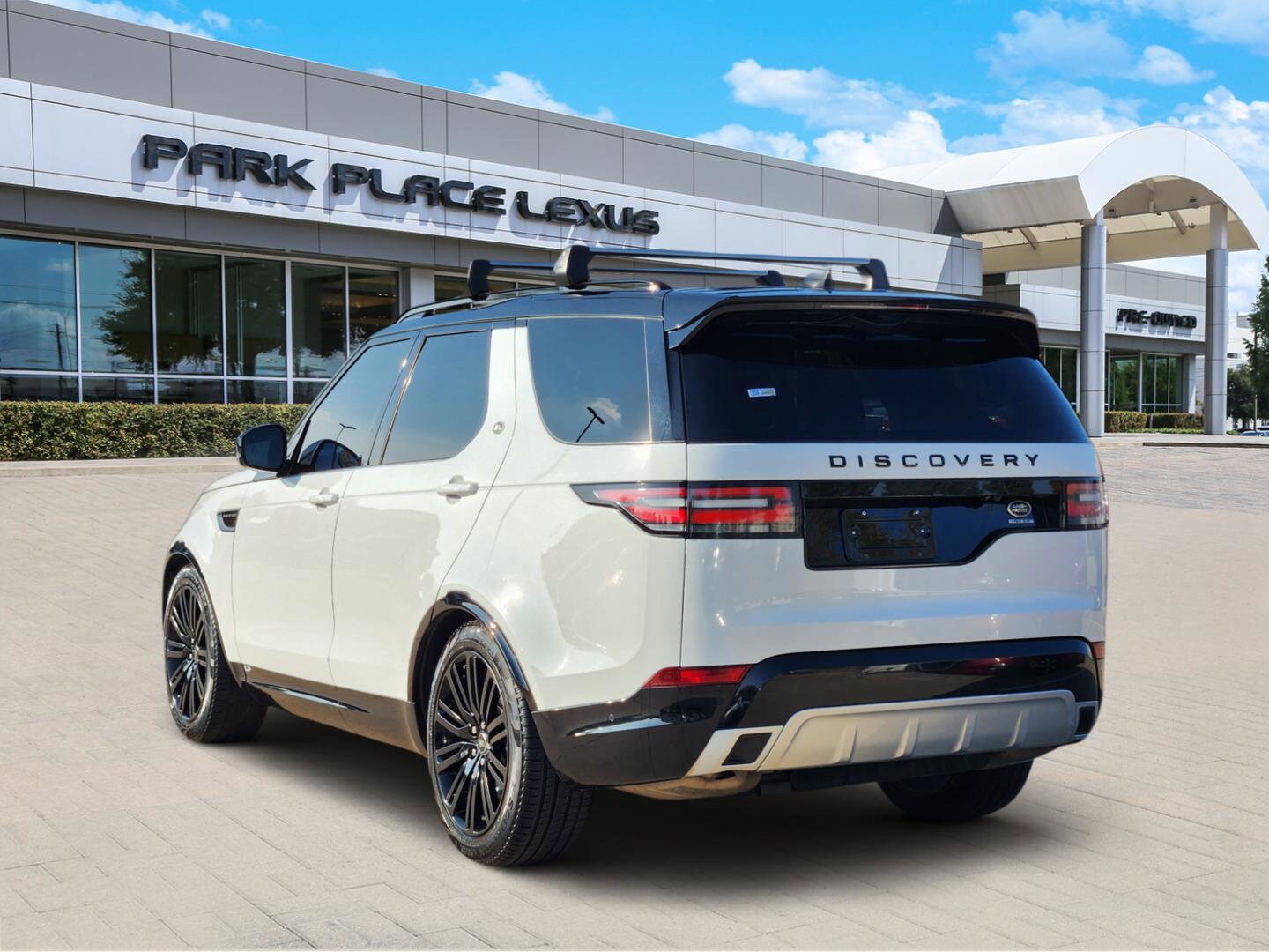 2019 Land Rover Discovery HSE photo 2