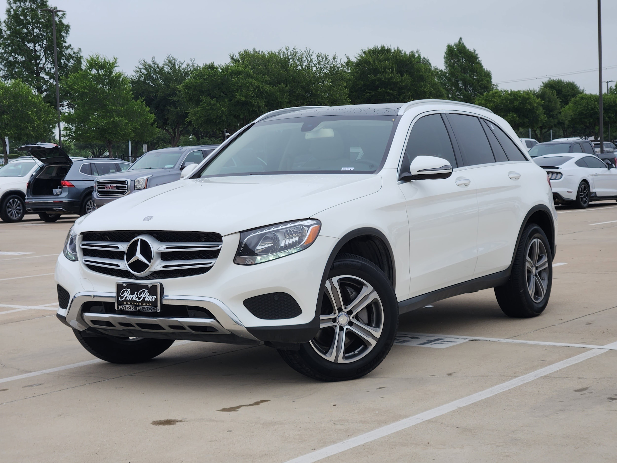 2017 Mercedes-Benz GLC GLC300's photo