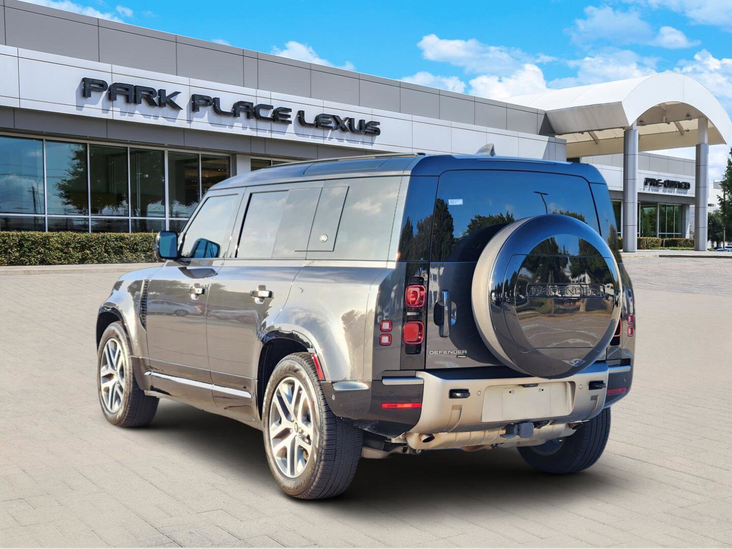 2023 Land Rover Defender 110 X-Dynamic SE photo 2