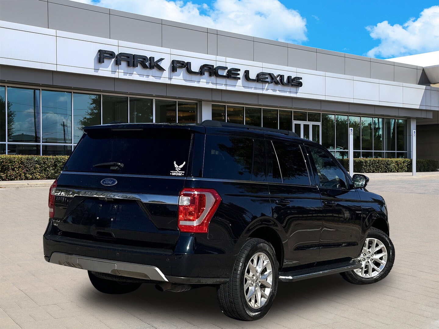 2021 Ford Expedition XLT photo 2