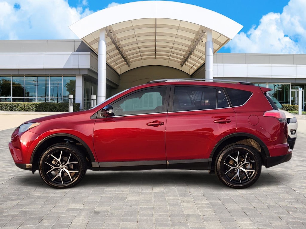 Used 2018 Toyota RAV4 SE SUV