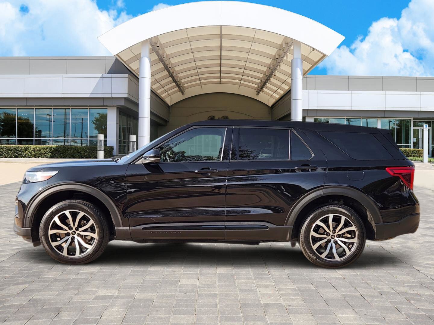 2021 Ford Explorer ST photo 3