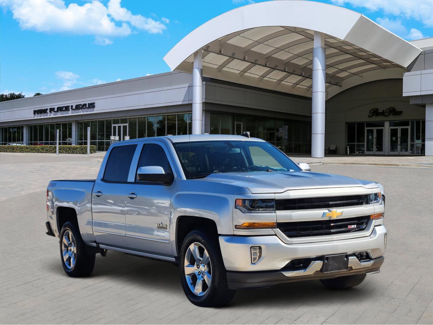 2018 Chevrolet Silverado 1500 LT photo 2