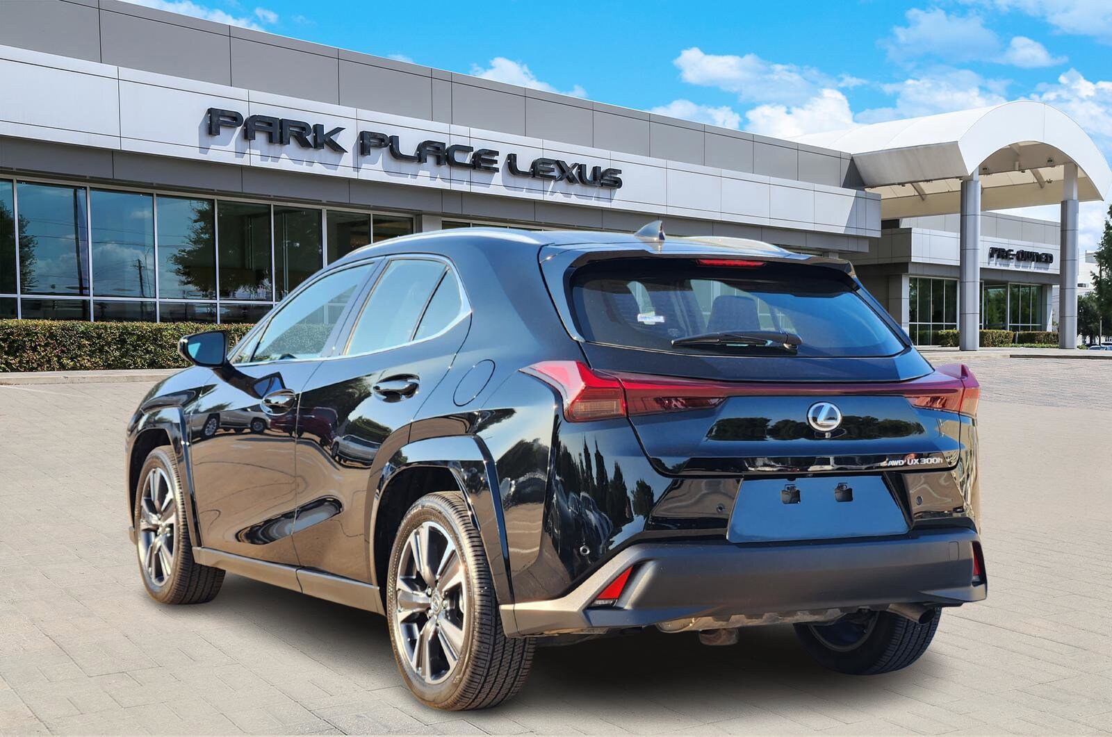 2025 Lexus UX Premium photo 3
