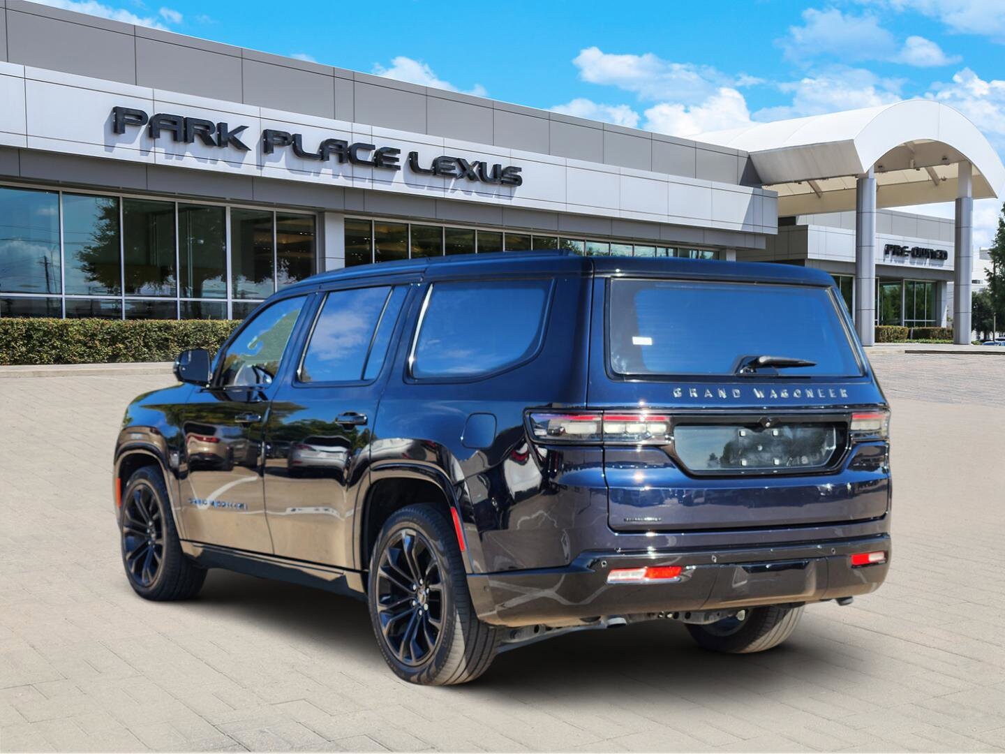 2023 Jeep Grand Wagoneer II photo 4