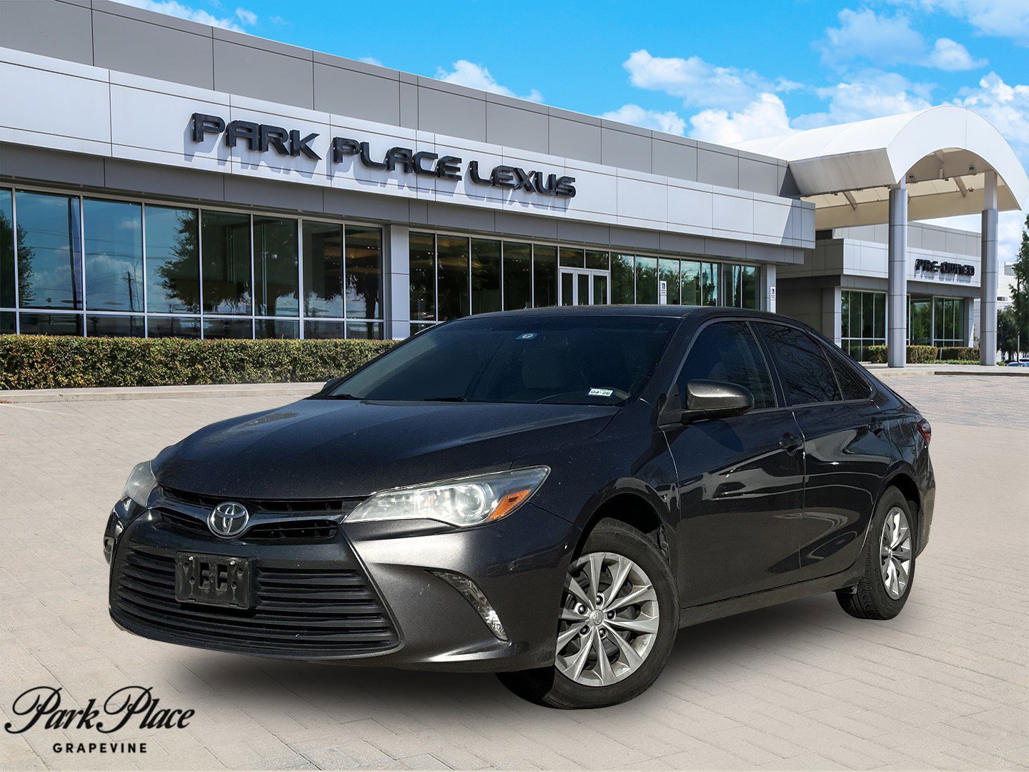 2015 Toyota Camry LE's photo