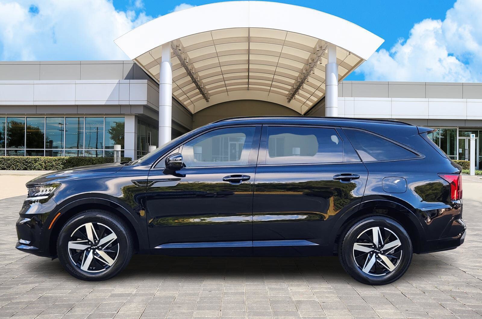 2023 Kia Sorento S photo 3