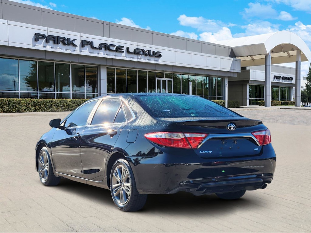 Used 2017 Toyota Camry SE Sedan