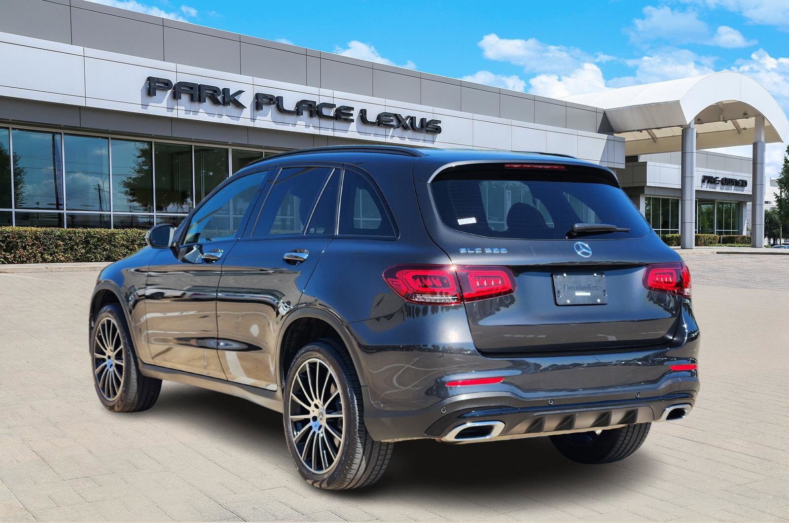 2022 Mercedes Benz GLC 300 photo 4