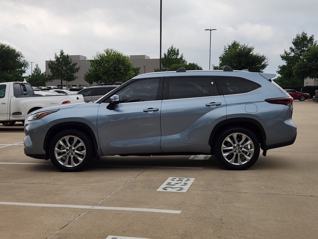 Used 2024 Toyota Highlander Limited SUV