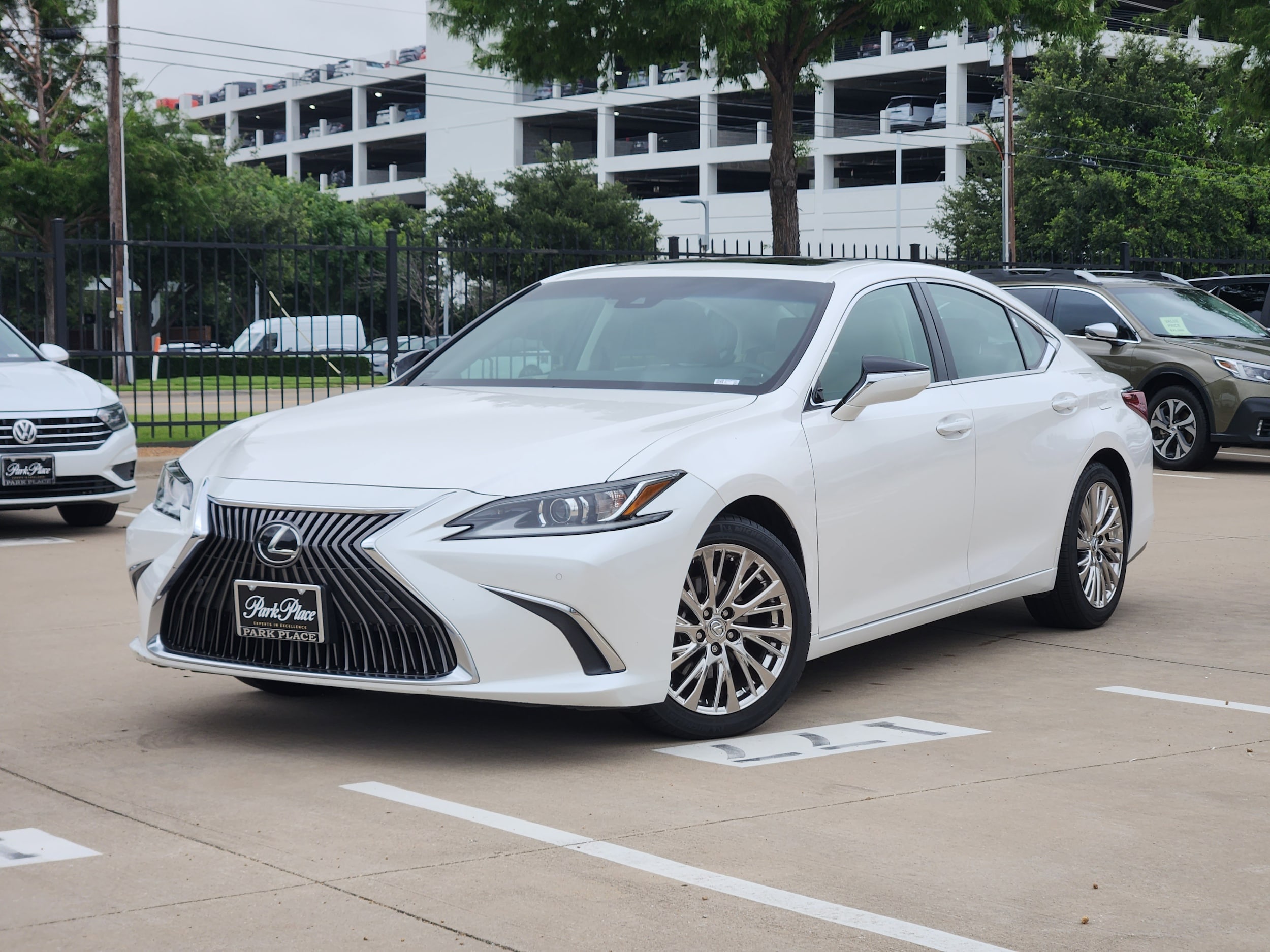 2019 Lexus ES 350 350's photo