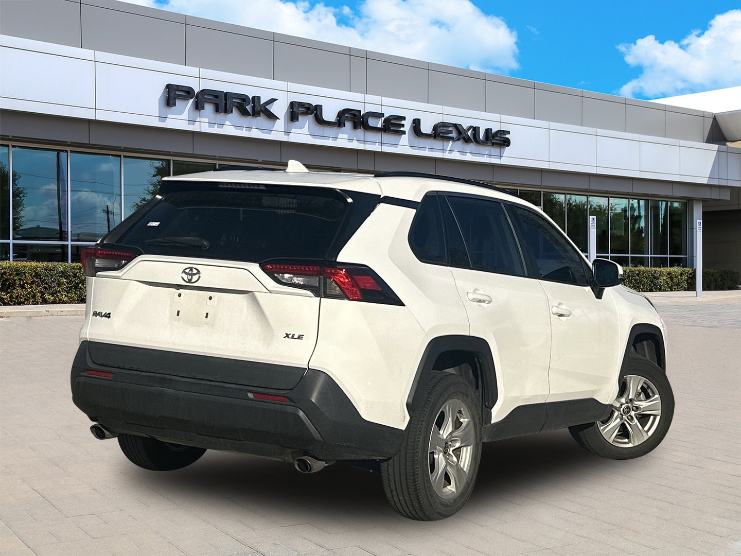 Used 2021 Toyota RAV4 XLE with VIN 2T3W1RFV0MC142060 for sale in Northfield, Minnesota