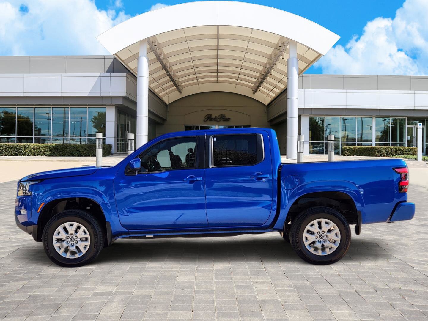 2024 Nissan Frontier SV photo 3