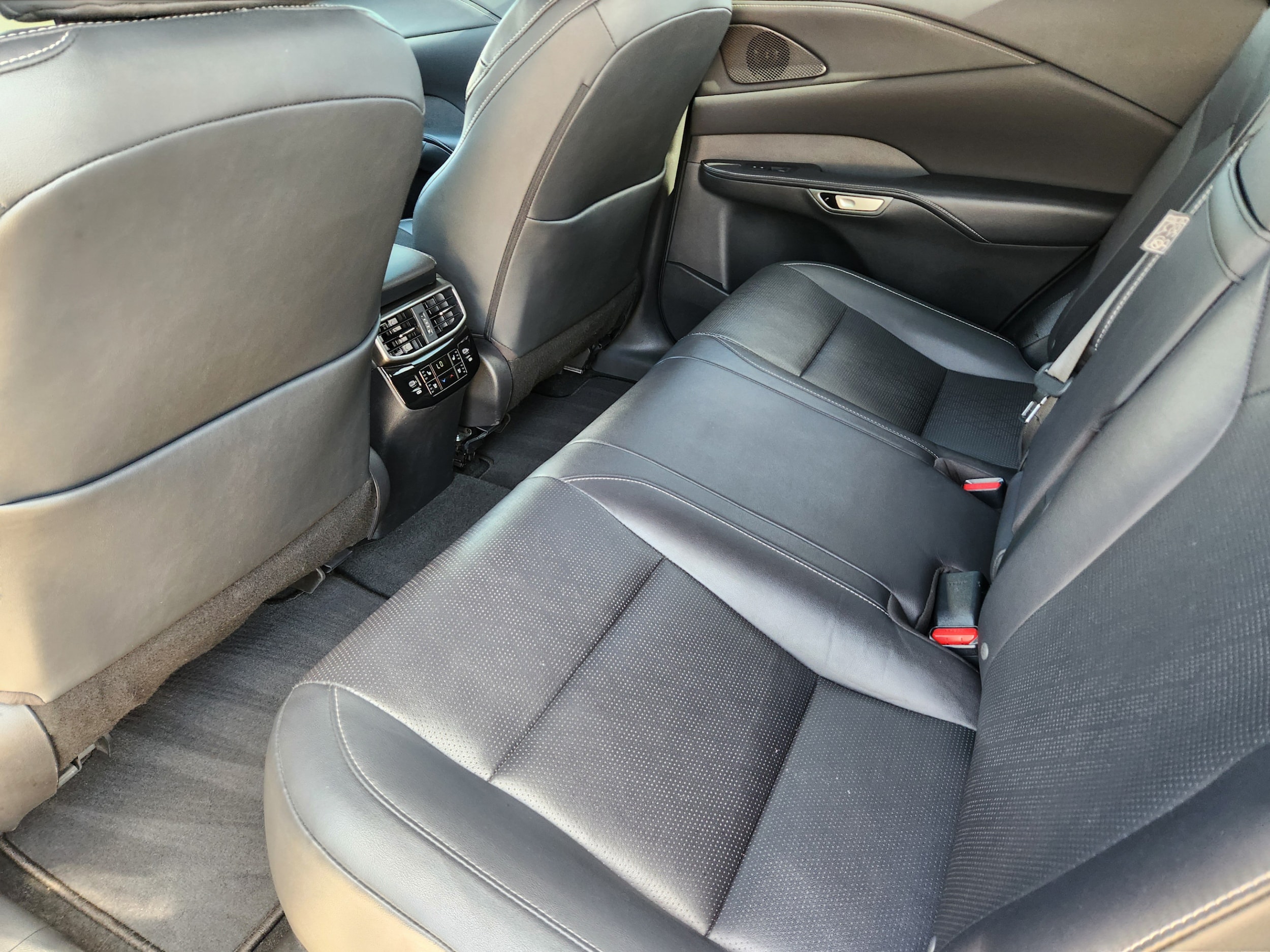 2023 Lexus RX 350 - Photo 17