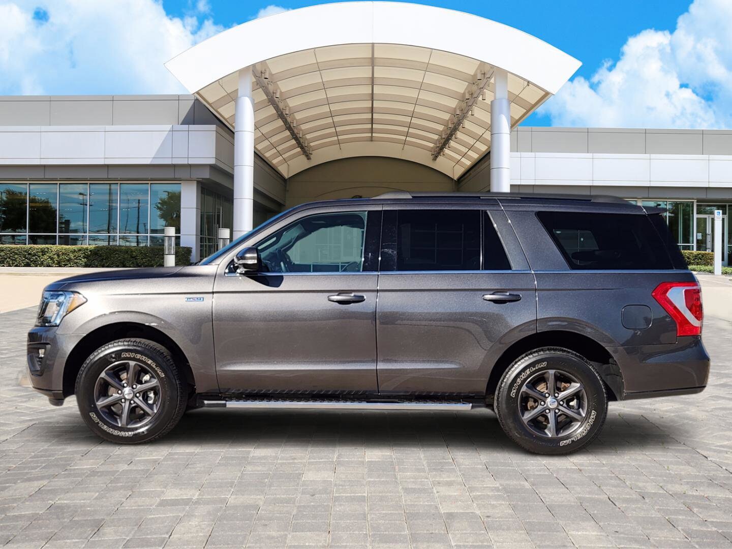 2021 Ford Expedition XLT photo 2