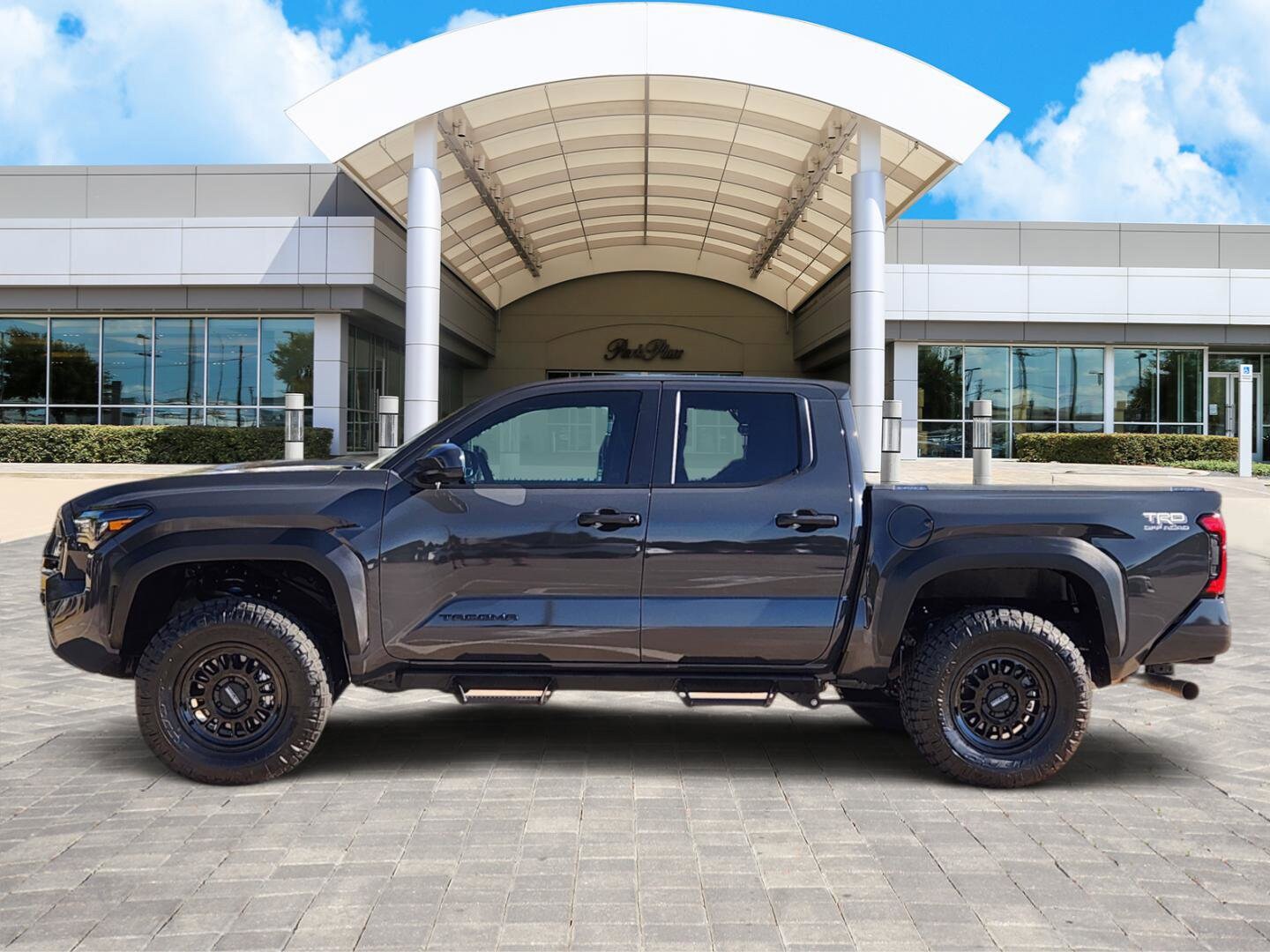 2025 Toyota Tacoma TRD Off-Road photo 3