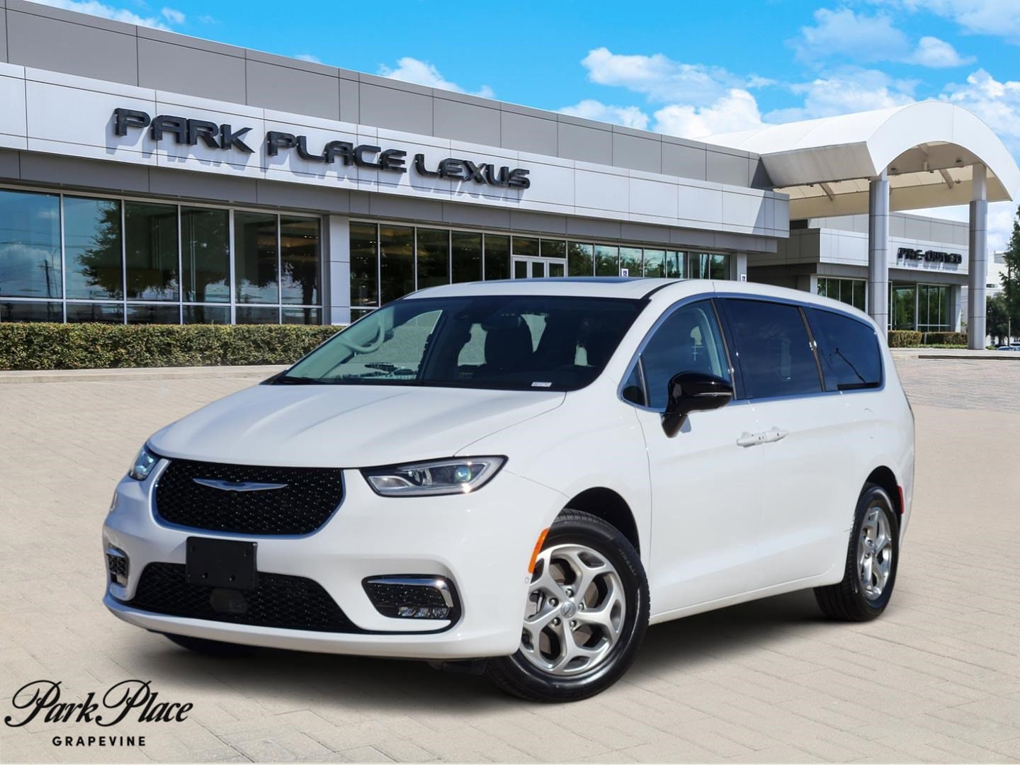 2024 Chrysler Pacifica Limited's photo