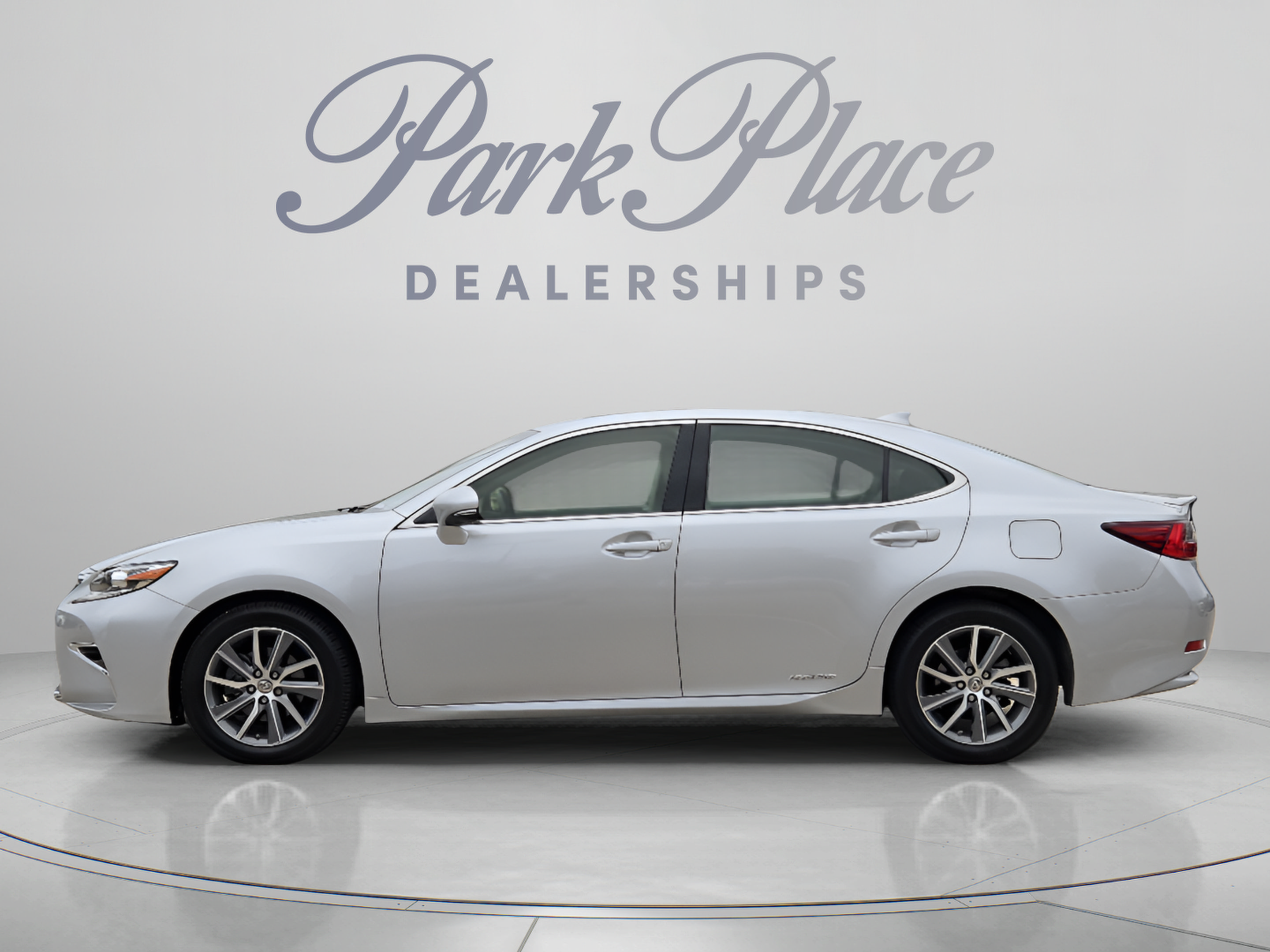 Used 2018 Lexus ES 300h Sedan