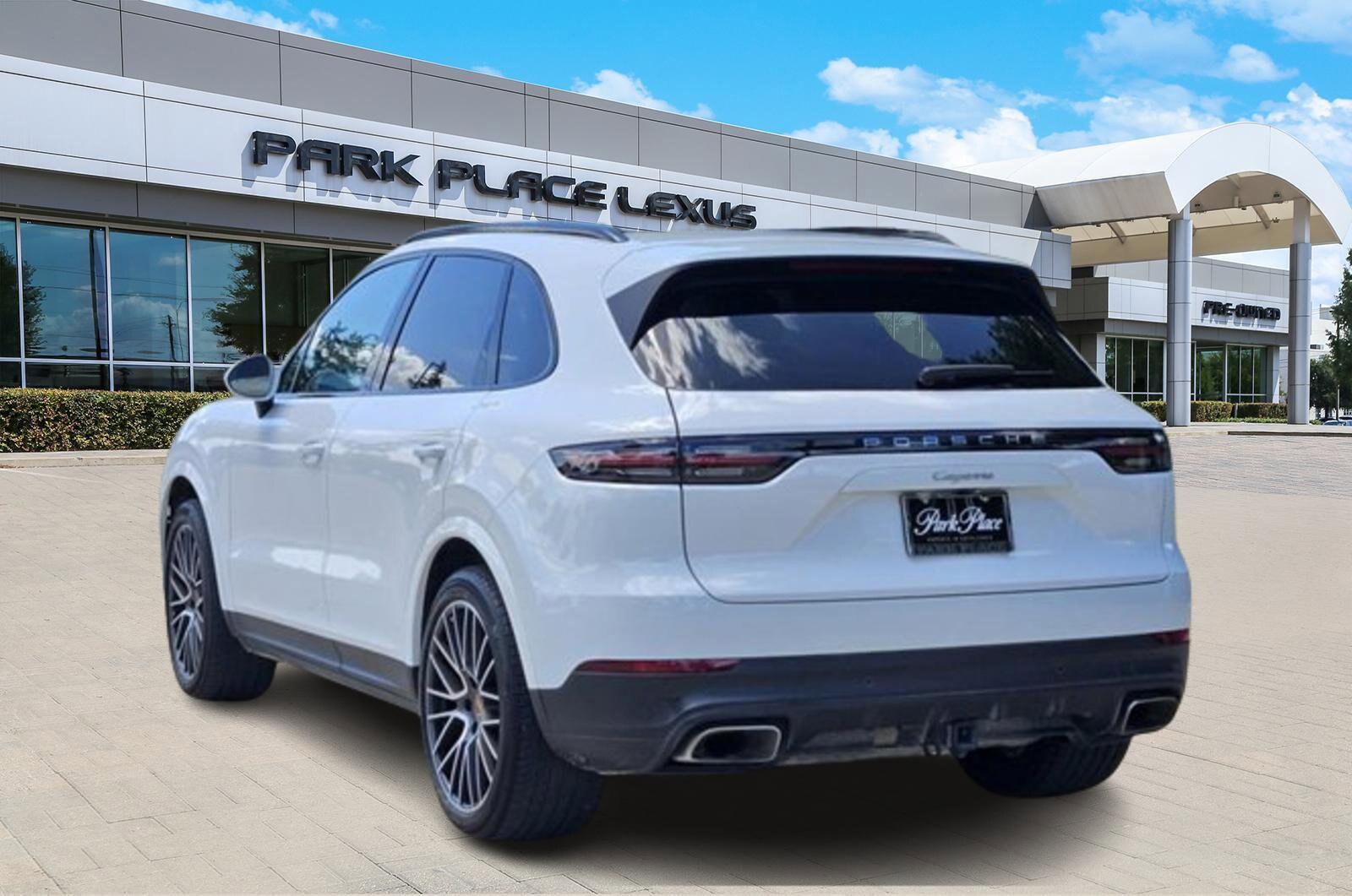 2022 Porsche Cayenne Base photo 3