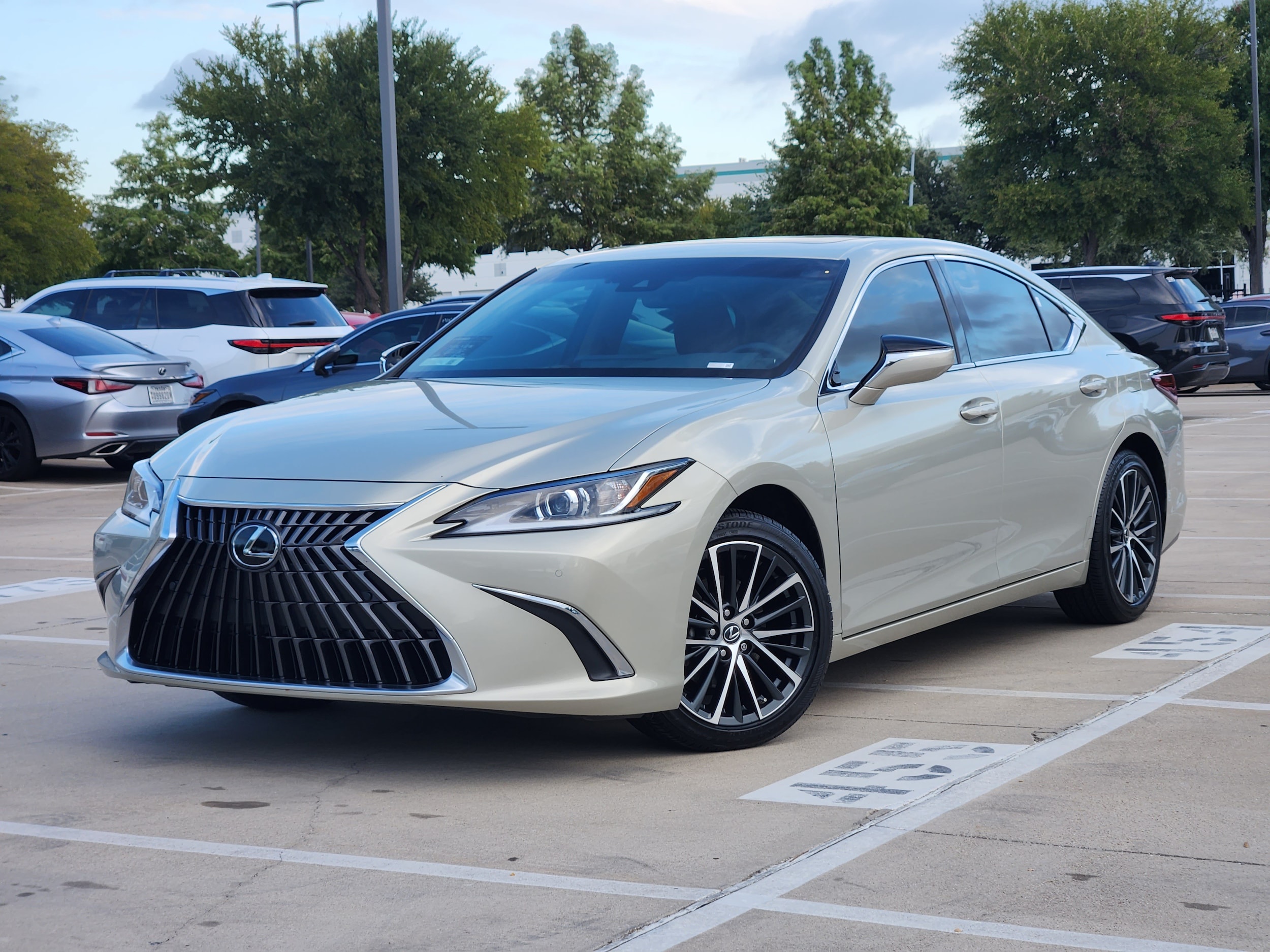 2025 Lexus ES