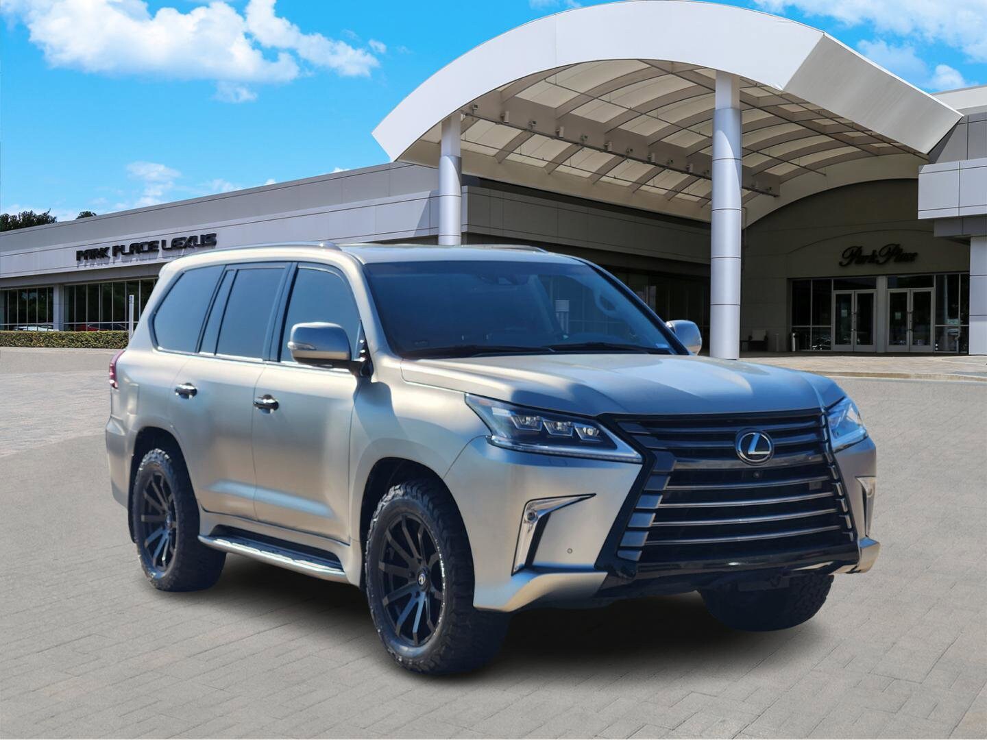 2020 Lexus LX 570 Luxury photo 2