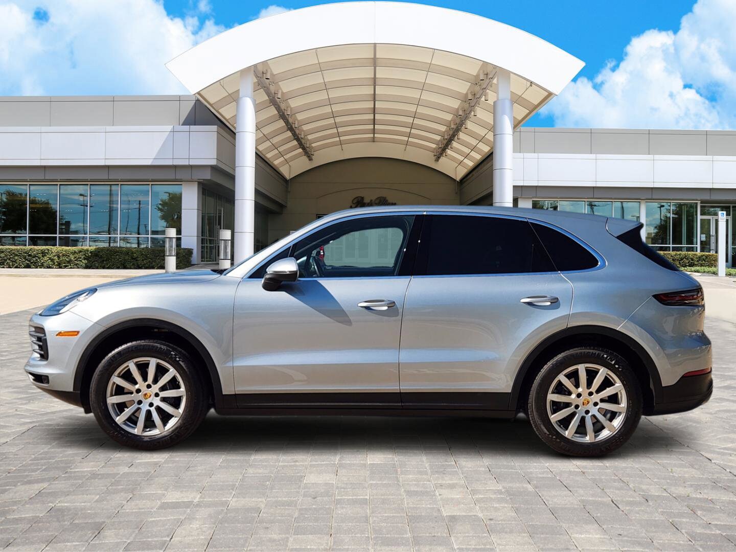 2020 Porsche Cayenne photo 3