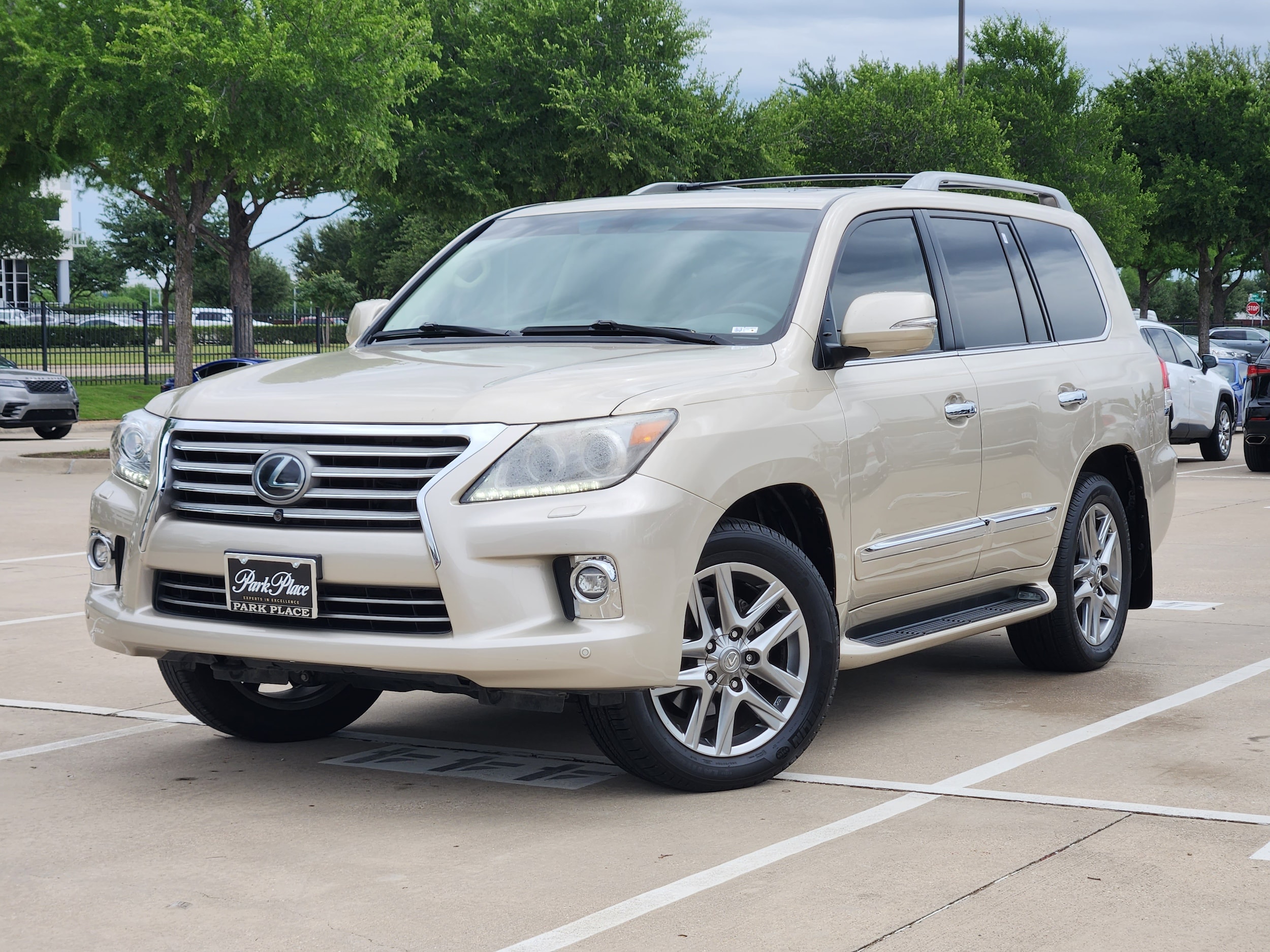 2014 Lexus LX 600 570's photo