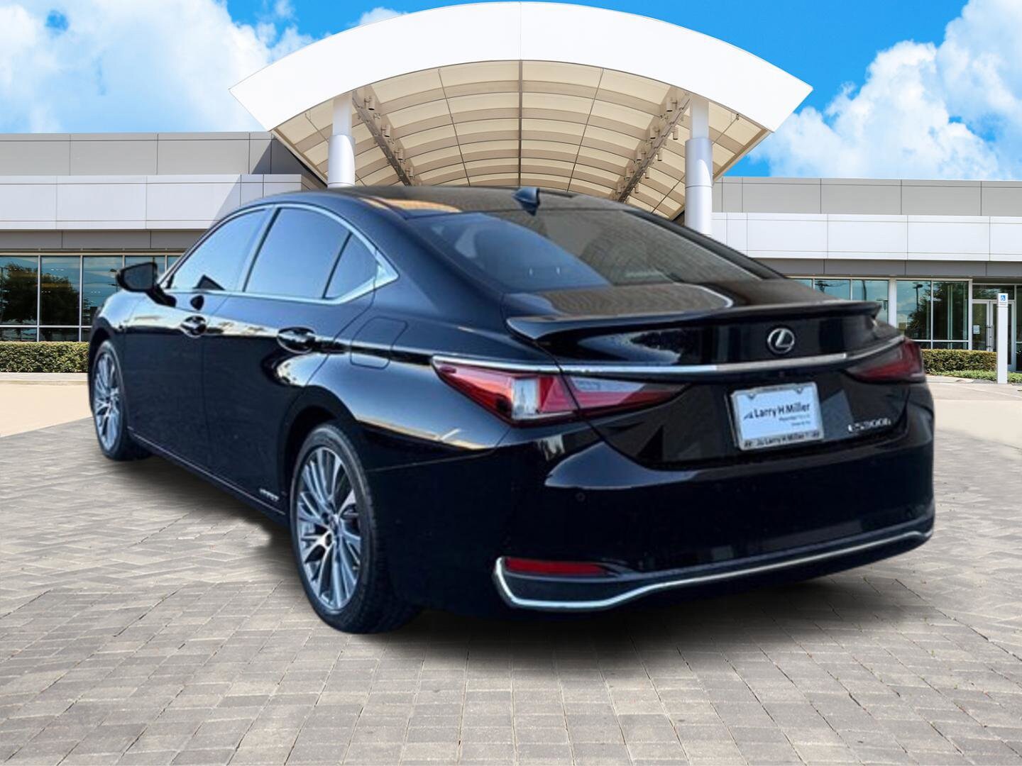 2020 Lexus ES 300h photo 3