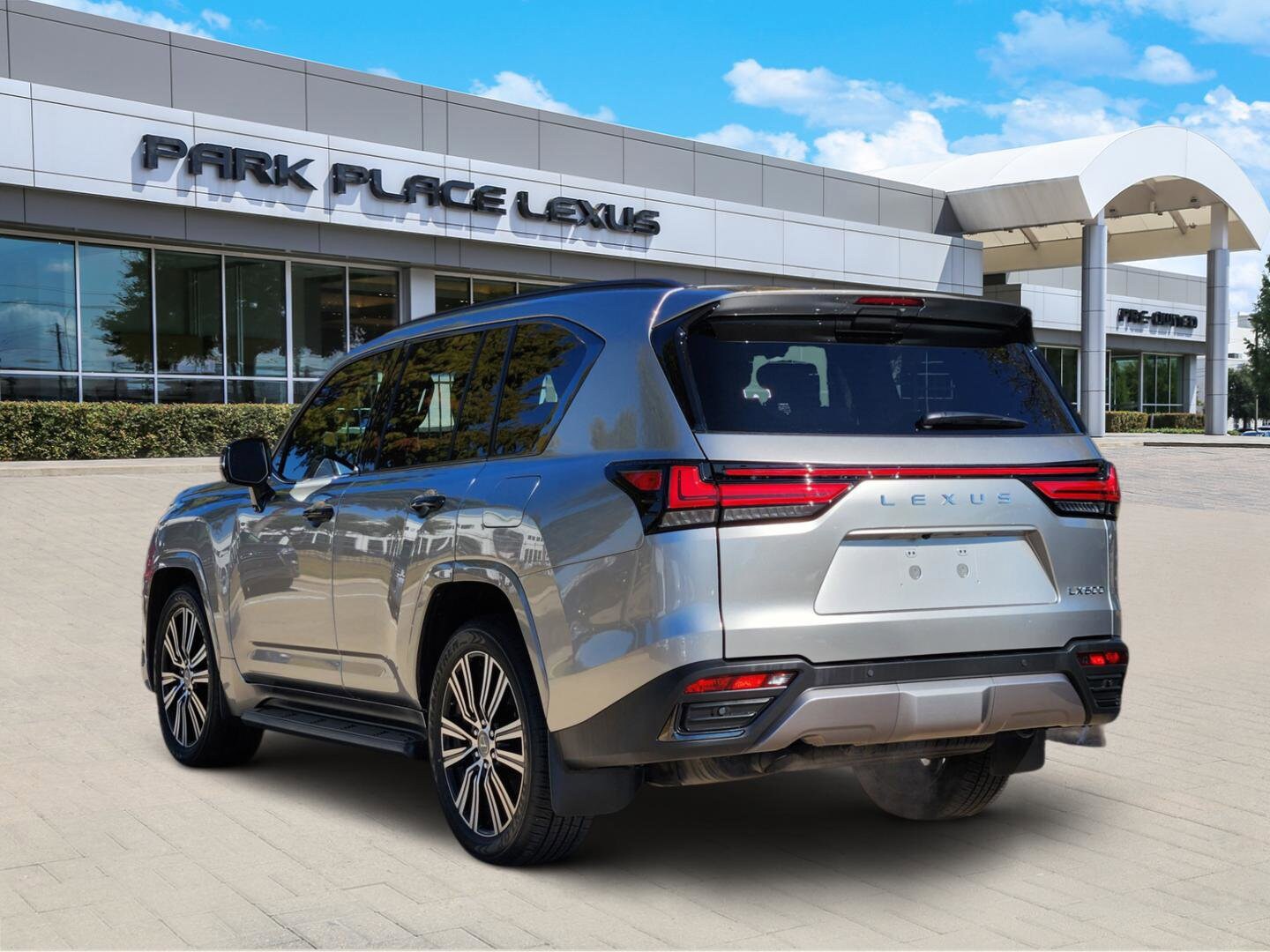 2024 Lexus LX 600 Luxury photo 4