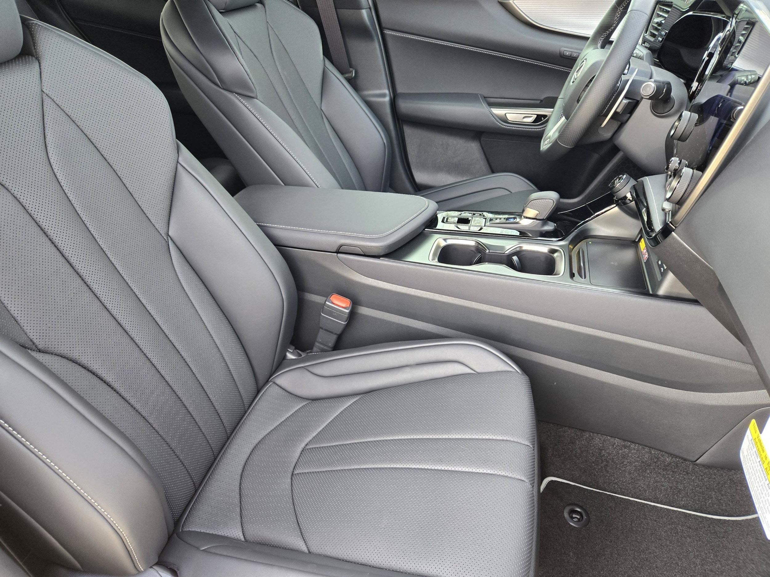2026 Lexus NX 450h+ F-Sport - Photo 7
