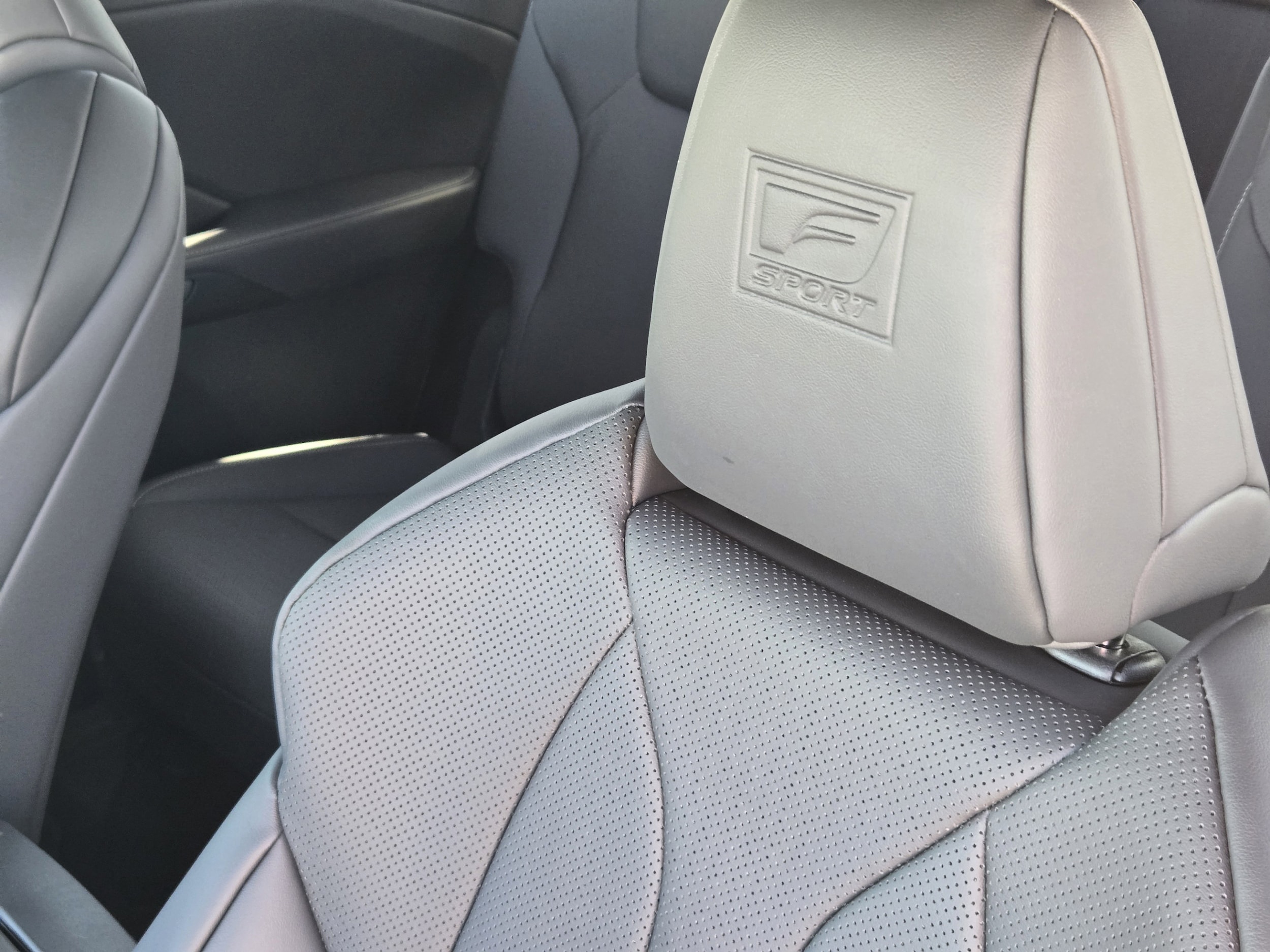 2026 Lexus TX 500h F-Sport Premium - Photo 16