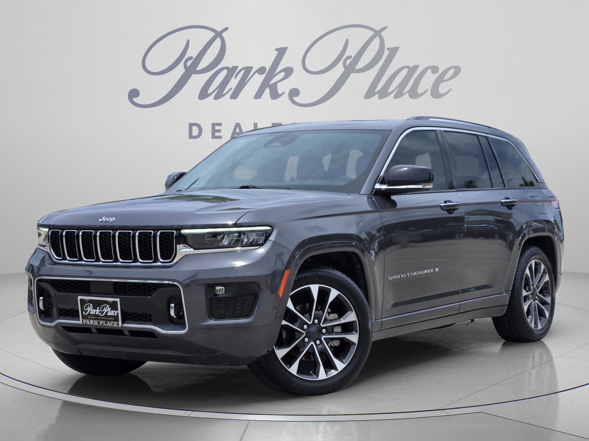 2022 Jeep Grand Cherokee Overland 4x4's photo