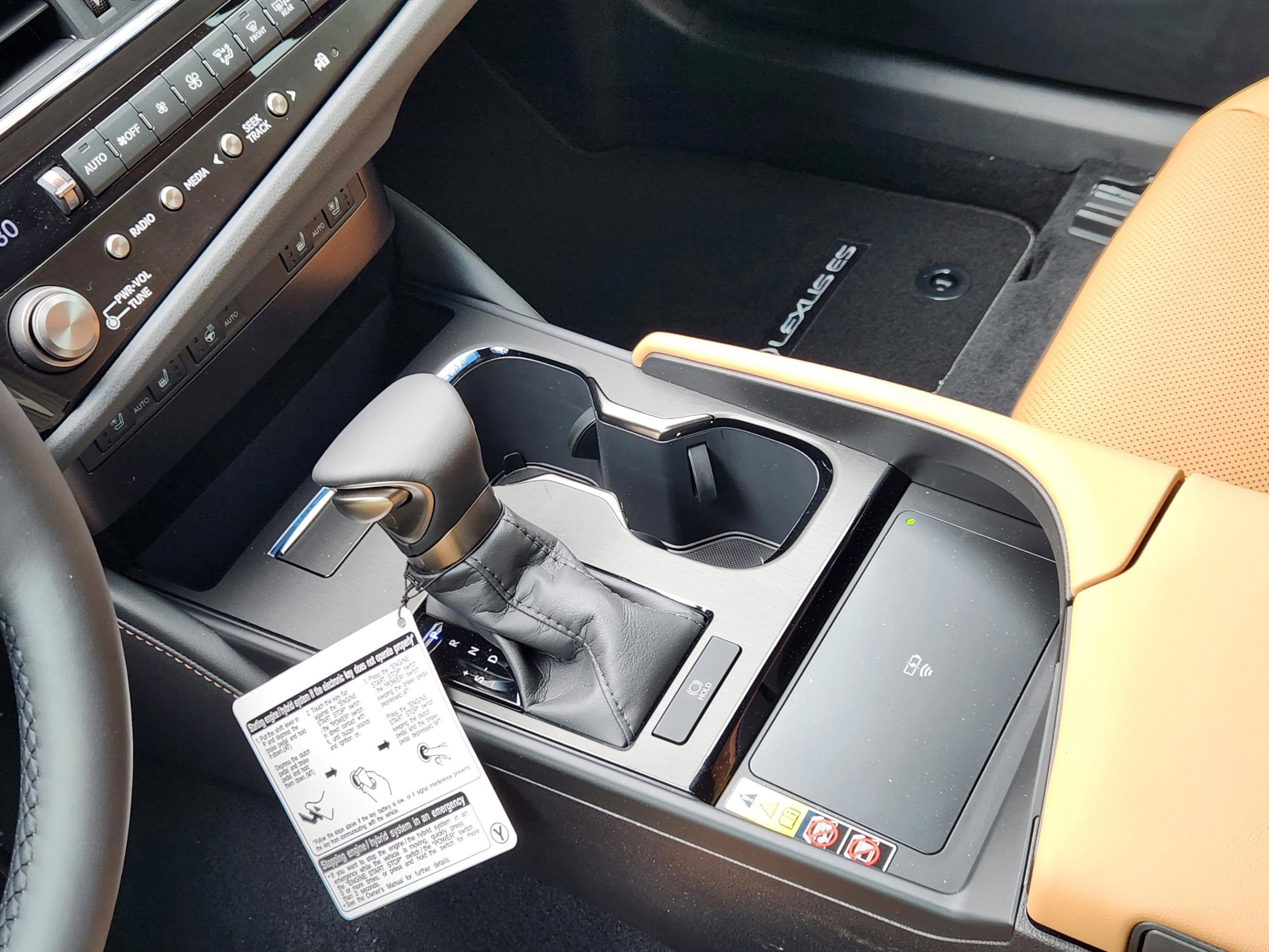 2025 Lexus ES 350 - Photo 15