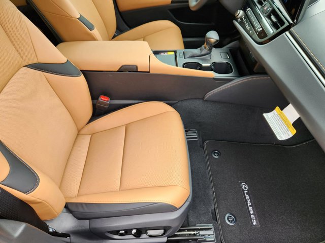 2025 Lexus ES 350 - Photo 10