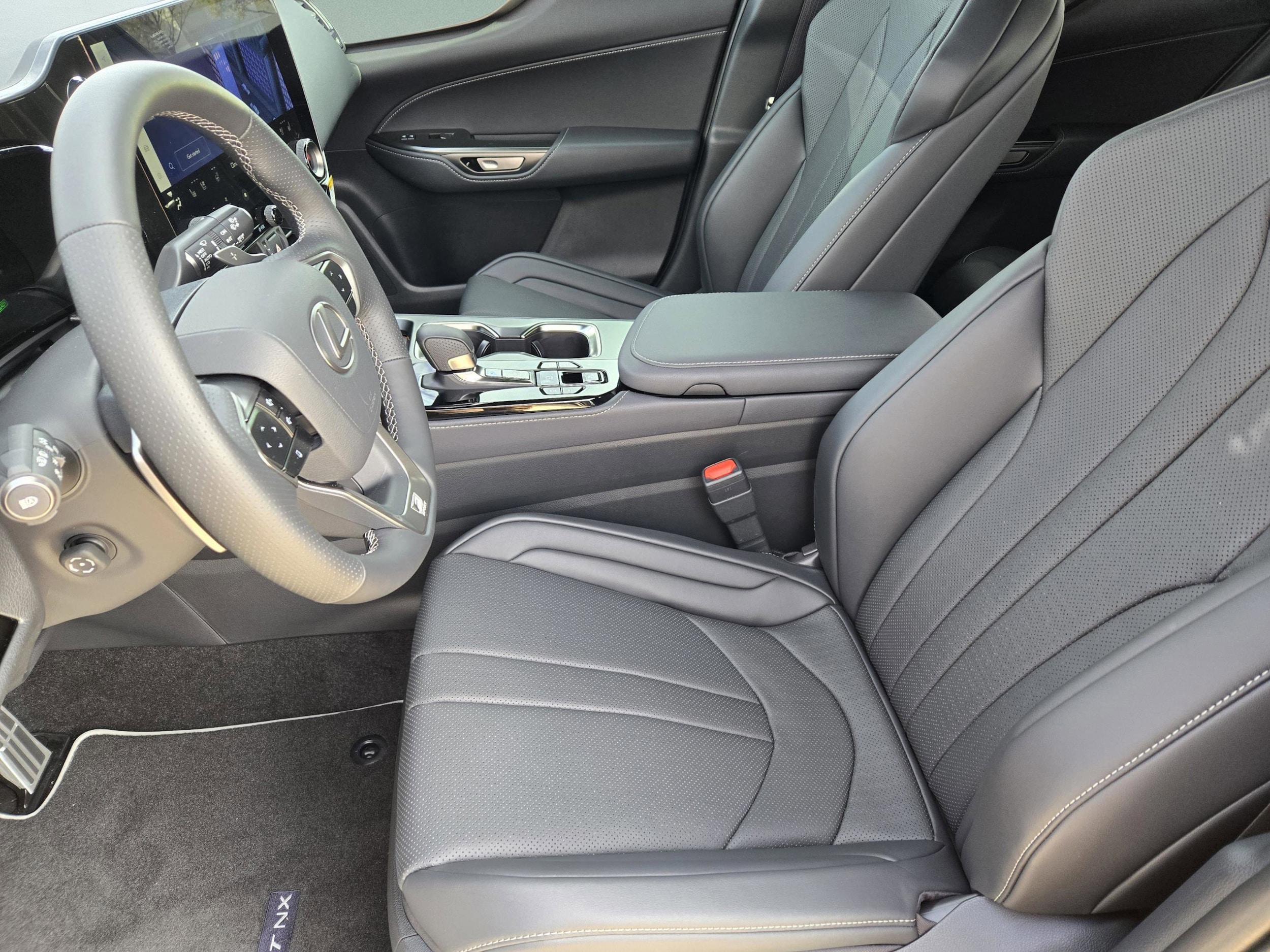2026 Lexus NX 450h+ F-Sport - Photo 9