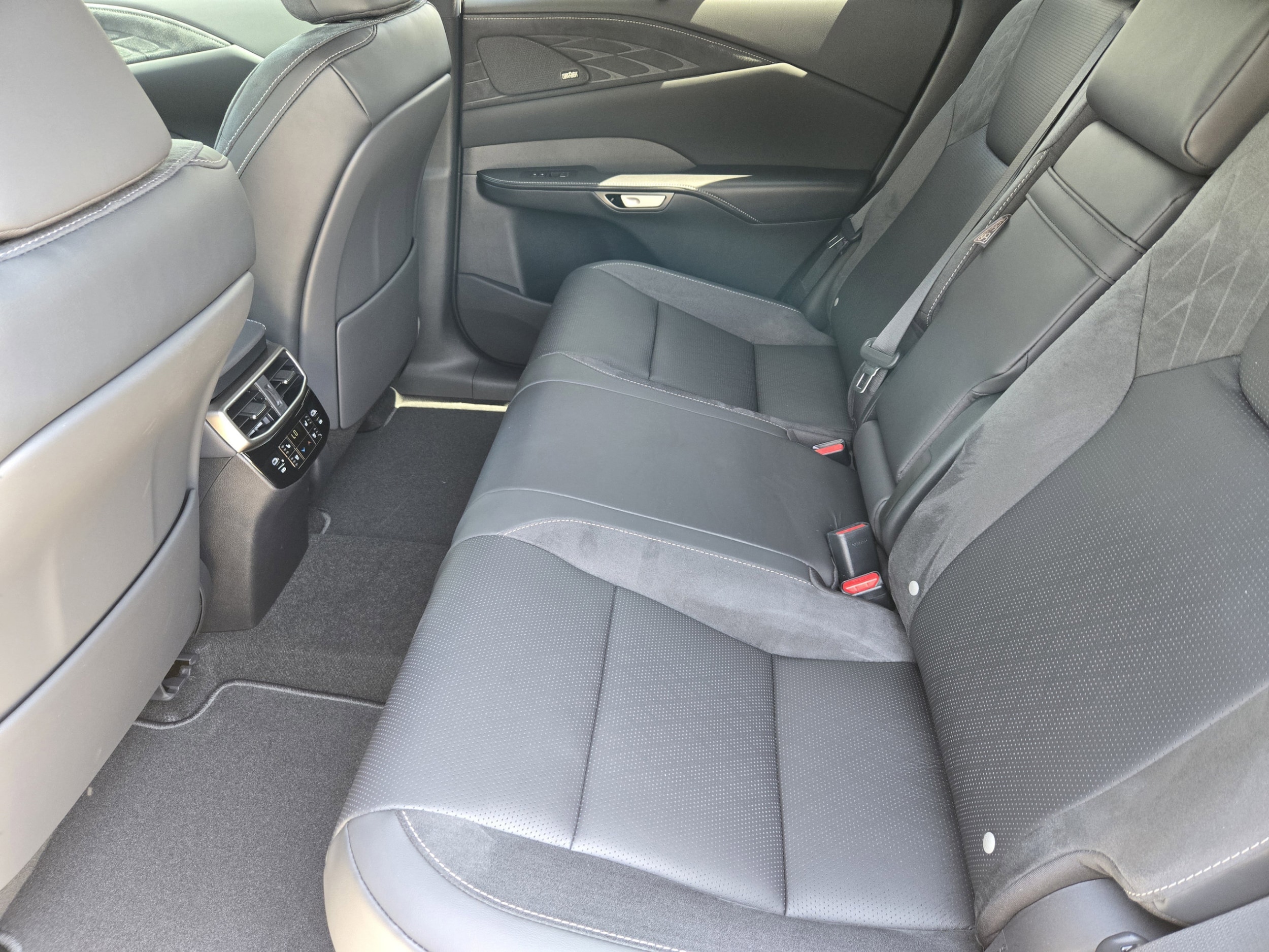 2026 Lexus RX 350 Luxury - Photo 18