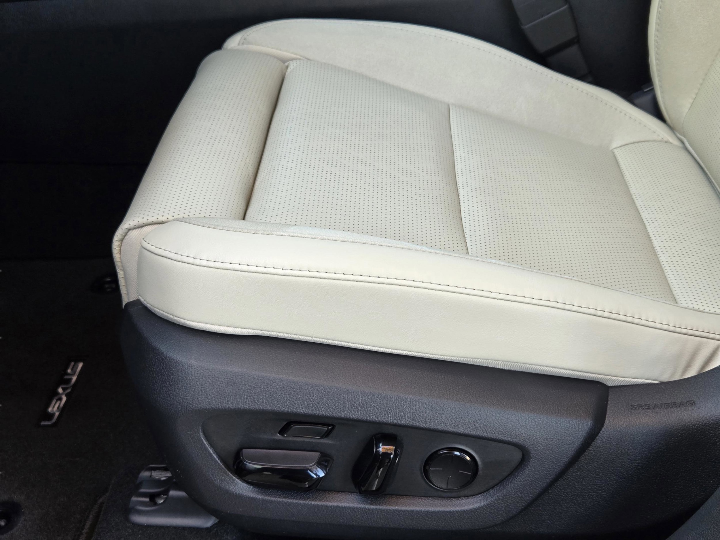 2026 Lexus RX 350h Luxury - Photo 17