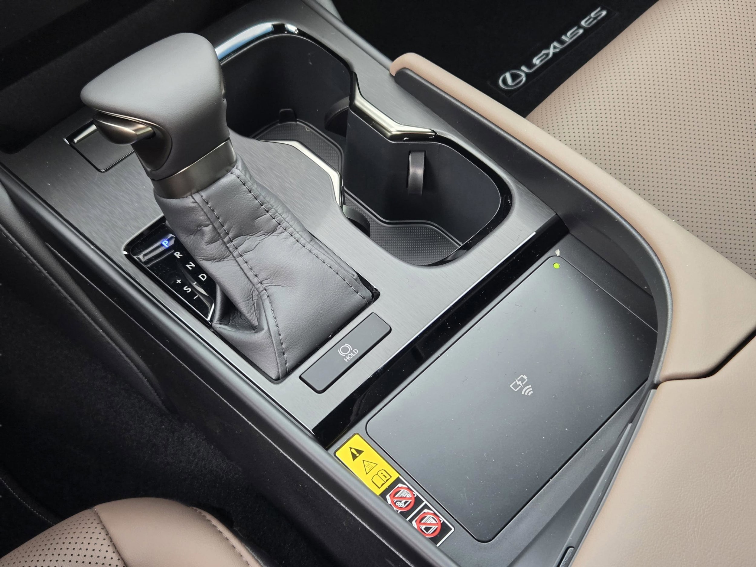 2025 Lexus ES 350 - Photo 15