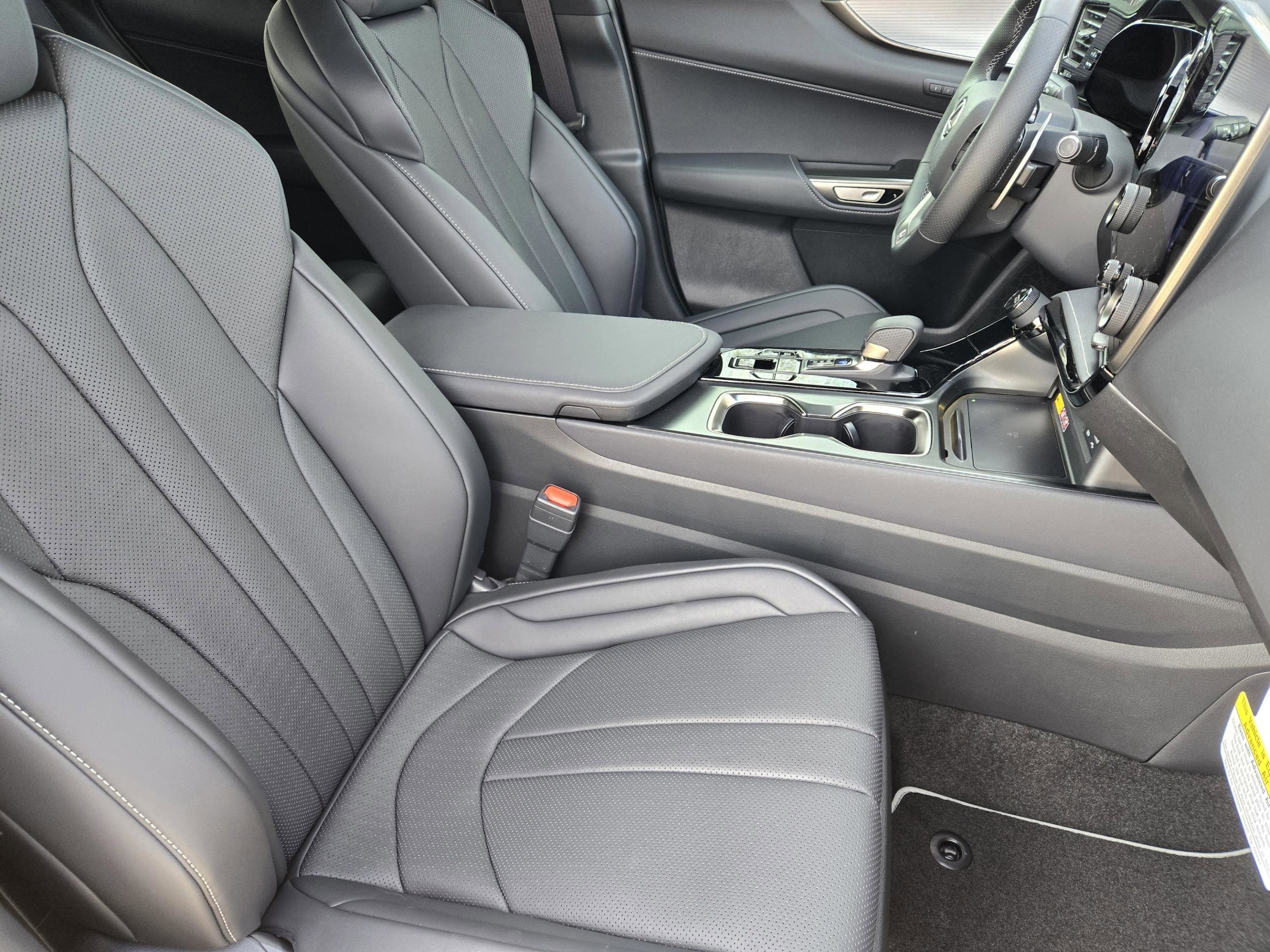2026 Lexus NX 450h+ F-Sport - Photo 10